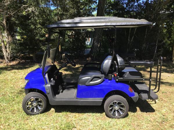 Image of 4-passengar street legal golf cart